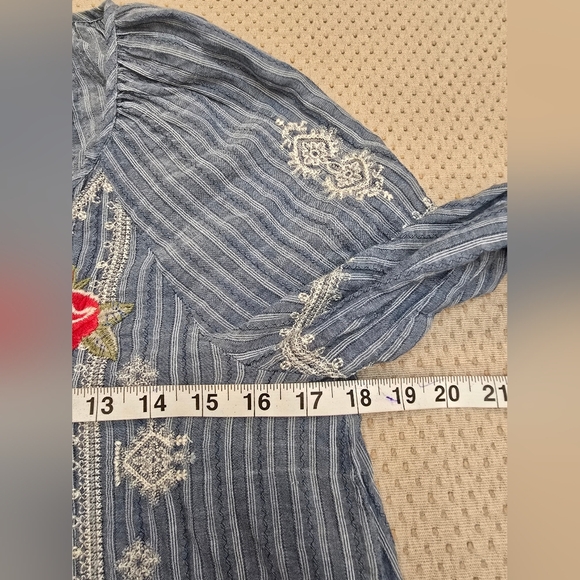 JOHNNY WAS Embroidered Floral Roses Striped Lightweight Blouse Top Size Small - Picture 7 of 10